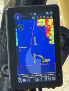 モニターに映る河川の状況写真